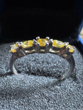 Yellow Stone Silver Tone Band Ring Size 8
Vintage Style Marquise Round